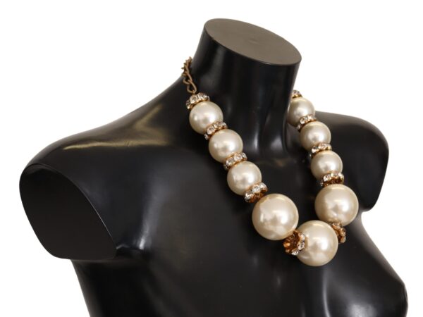 ⁦Dolce & Gabbana Elegant Faux Pearl Charm Necklace with Crystal Accents⁩ – תמונה ⁦2⁩