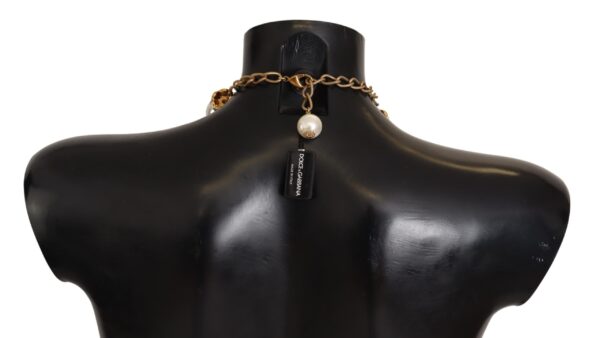 ⁦Dolce & Gabbana Elegant Faux Pearl Charm Necklace with Crystal Accents⁩ – תמונה ⁦3⁩