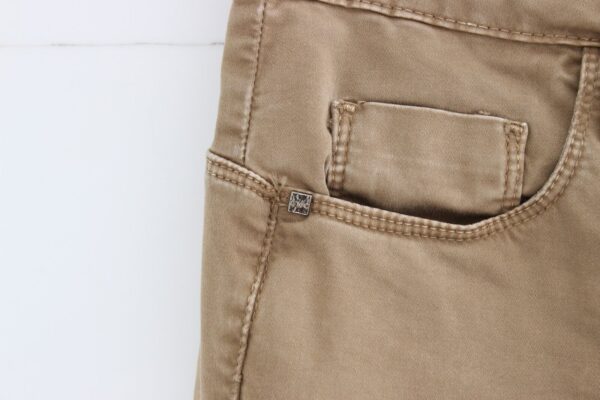 ⁦Costume National Chic Beige Straight Leg Fashion Jeans⁩ – תמונה ⁦7⁩