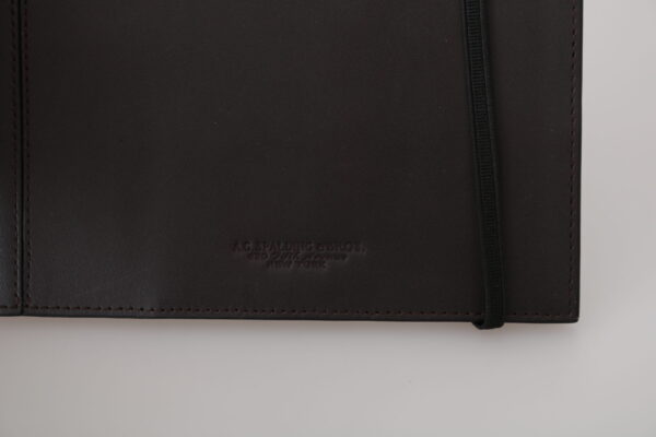 ⁦A.G. Spalding & Bros Elegant Leather Passport Wallet - Sleek Travel Essential⁩ – תמונה ⁦5⁩