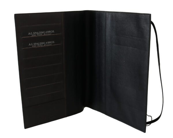 ⁦A.G. Spalding & Bros Elegant Leather Passport Wallet - Sleek Travel Essential⁩ – תמונה ⁦6⁩