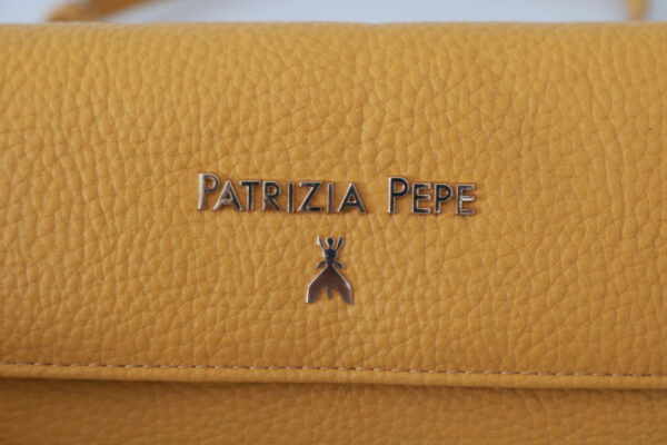 ⁦Patrizia Pepe Chic Yellow Leather Shoulder Bag⁩ – תמונה ⁦5⁩