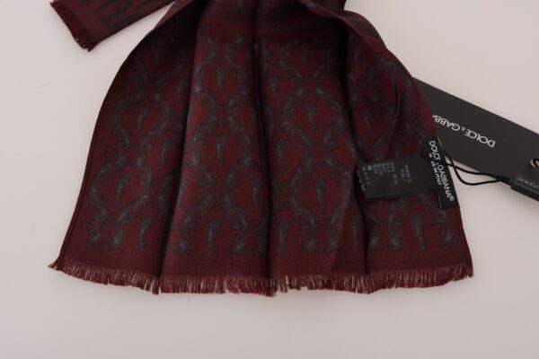 ⁦Dolce & Gabbana Silk Bordeaux Crown Chili Print Mens Scarf⁩ – תמונה ⁦5⁩