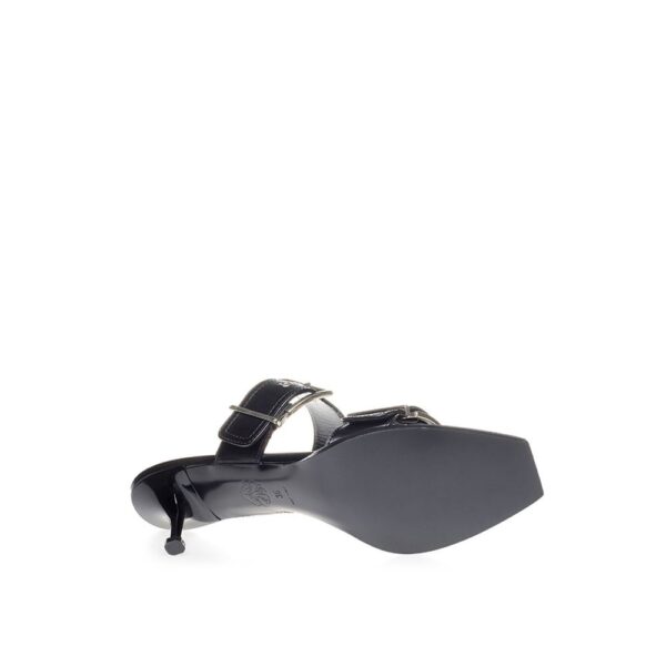 ⁦Alexander McQueen Elevate Your Steps in Timeless Black Leather Sandals⁩ – תמונה ⁦3⁩