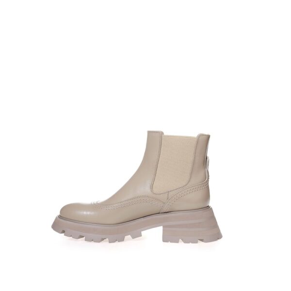 ⁦Alexander McQueen Chic Gray Leather Boots for Elegant Steps⁩ – תמונה ⁦2⁩
