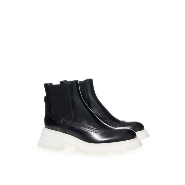 ⁦Alexander McQueen Elegant Leather Boots in Timeless Black⁩ – תמונה ⁦3⁩
